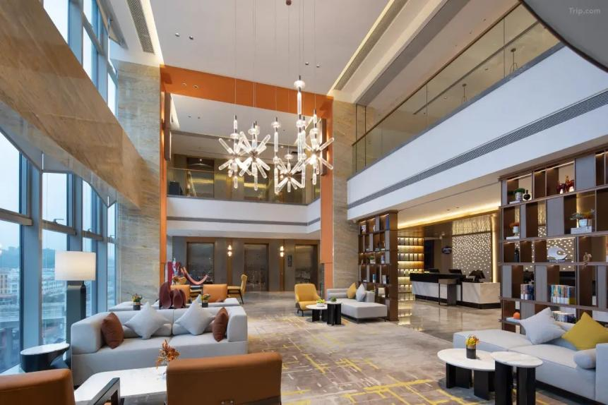 Hampton by Hilton Hotel - Lobby